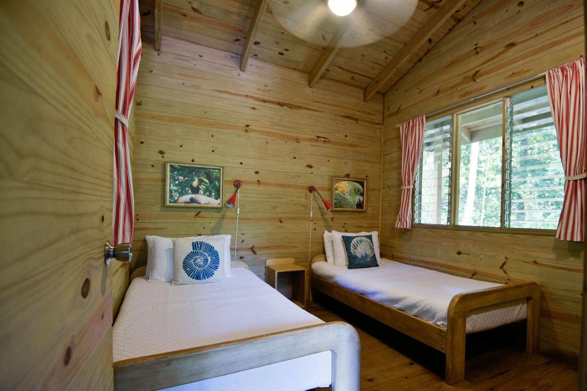 Hotel El Mono Feliz Ojochal Ngoại thất bức ảnh