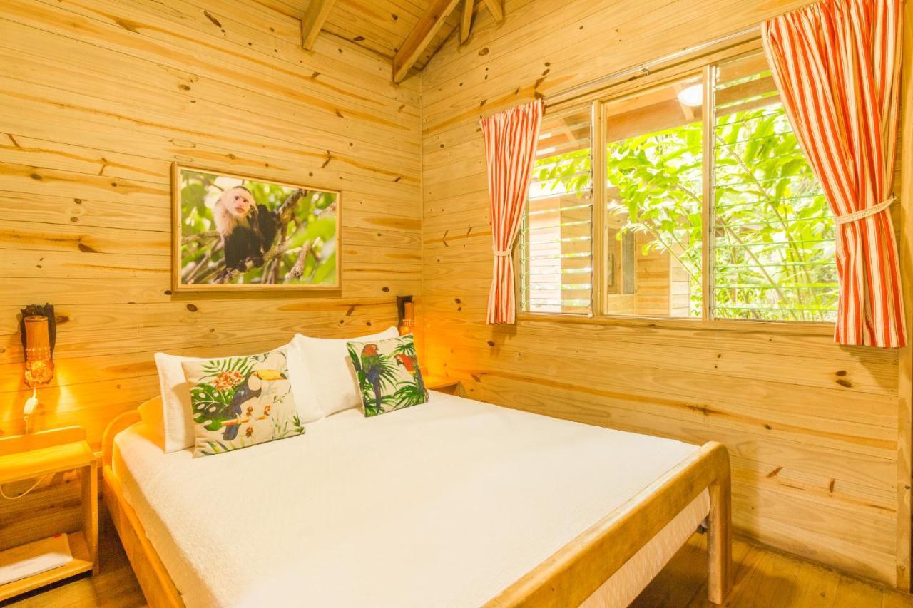 Hotel El Mono Feliz Ojochal Ngoại thất bức ảnh